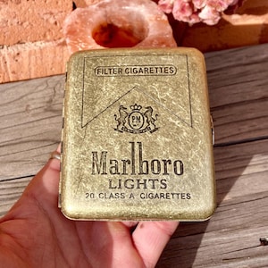 Portasigarette Marlboro inciso vintage, collezione Zippo retrò cammello, regalo personalizzato di lusso chic, arte per la casa, pubblicità di sigari unici e vecchi