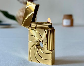 Encendedor vintage inspirado en James Bond 007, elegante, lujoso, dorado, resistente al viento, coleccionable, regalo para hombre, metal recargable, diseño único, joyería.
