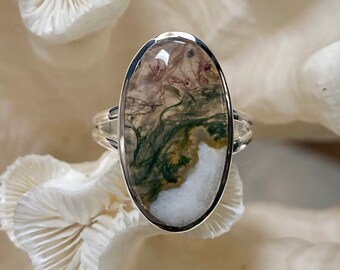 Beautiful Moss Agate Ring Size 10