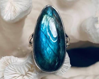 Beautiful Labradorite Ring Size 7.25