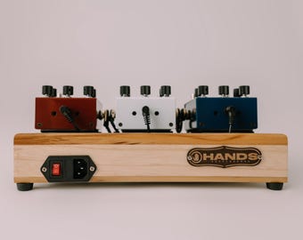 Pedalboard Lite Plus Imbuia Teak - Manos personalizadas
