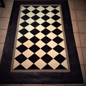 FLOORCLOTH Black and White Diamond Pattern, hand painted rug  COUNTRY PRIMITIVE  Folkart