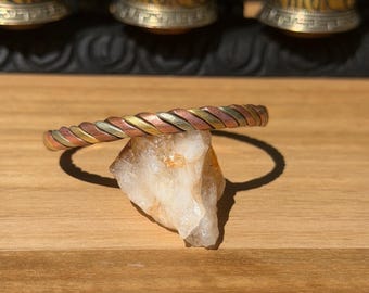 Bracelet manchette tressé en cuivre et laiton fait