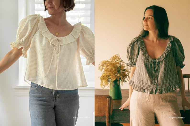 Pode incluir: Duas blusas com mangas bufantes e decotes com babados. Uma &eacute; creme com listras verticais e um la&ccedil;o no decote. A outra tem um padr&atilde;o xadrez cinza e branco. Ambas t&ecirc;m uma est&eacute;tica vintage.