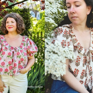 Pode incluir: Duas mulheres usando blusas com estampas florais. Uma blusa tem um padr&atilde;o floral rosa em um fundo branco, com decote com babados e la&ccedil;o. A outra blusa tem um padr&atilde;o floral marrom em um fundo creme, tamb&eacute;m com decote com babados.