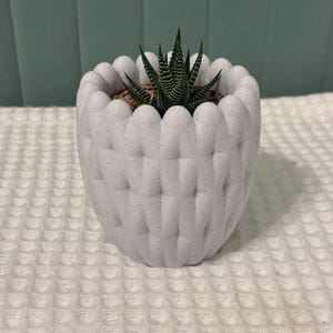 Maceta moderna con textura de almohada / Maceta para suculentas, portalápices, organizador de escritorio / PLA impreso en 3D / Tamaños de 7,6 x 7,6 cm a 15,2 x 15,2 cm / Colorida