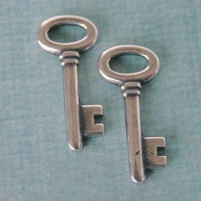 2 Silver Key Charms 928 Etsy