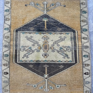 Small Turkish Oushak Rug: Vintage Wool Anatolian Rug (2.1x2.8 ft)