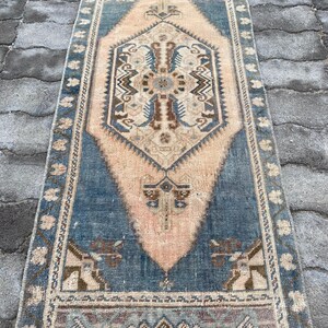 Handgefertigter Türkischer Wollteppich: Vintage Boho Akzent Teppich 1.9 x 3.11 ft