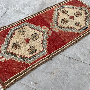 Handmade Wool Oushak Rug: 2x3 Turkish Vintage Rug