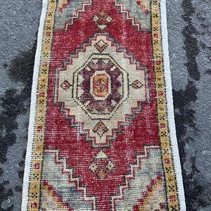 Handmade Wool Oushak Rug: Vintage Turkish Small Rug (1.7x3.2 ft)