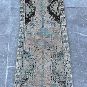 Handgefertigter Türkischer Wollteppich: Vintage Boho Teppich (50 x 100 cm)