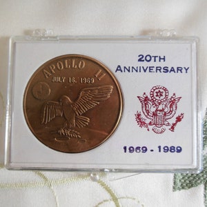 Apollo 11 1989 20th Anniversary Commemorative Coin image 2