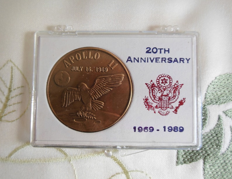 Apollo 11 1989 20th Anniversary Commemorative Coin image 2