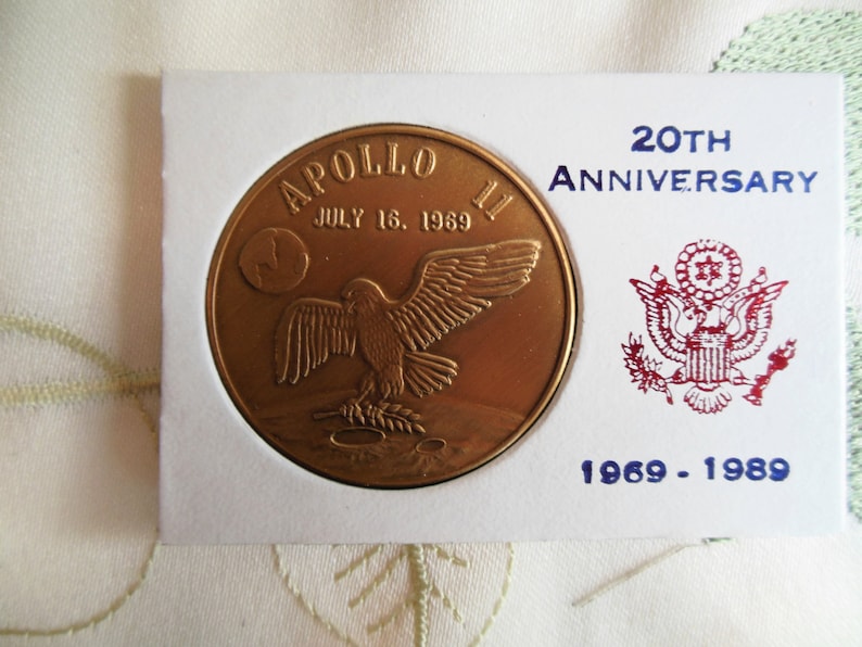Apollo 11 1989 20th Anniversary Commemorative Coin image 1