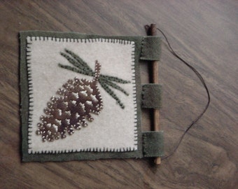 Penny Rug Pattern - Pine Cone Banner - Winter Christmas Cabin