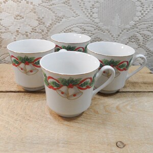 COMPLETE Vintage SANGO Christmas Holly China Dinnerware Svc COMPLETE Vintage SANGO Christmas Holly China Dinnerware Svc