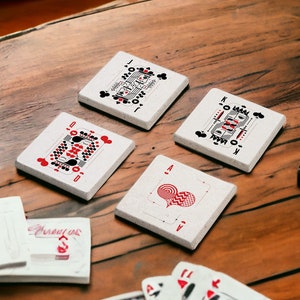 Ensemble de sous-verres en pierre, cartes à jouer roi et reine, sous-verres en bois, cartes de poker et de blackjack, cartes de jeu, cadeaux minimalistes