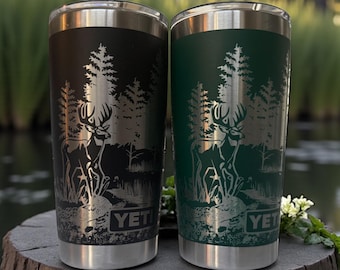20oz hjort nära floden graverad Yeti-tumbler