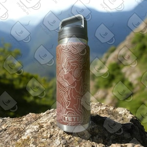 Botella Yeti con tapa y mapa topográfico