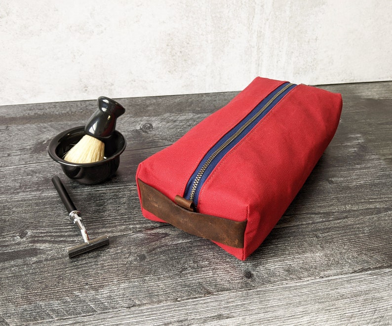 Kit Dopp de lona encerada, bolsa de afeitado, bolsa de viaje de tocador La bolsa de tocador Otto en rojo chile imagen 2