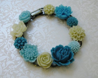 Blue Resin Flower Bracelet