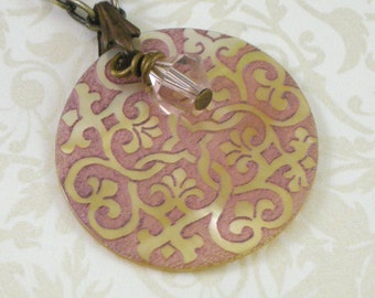 Victorian Motif Shell Pendant - Pink