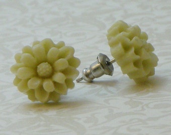 Daisy Flower Earrings - Ivory Off White