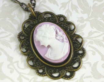 Vintage-Style Cameo Necklace - Lilac