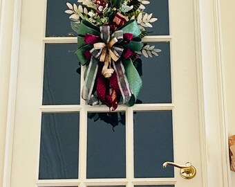 ¡Un adorno para la puerta! Observa la belleza desde ambos lados.