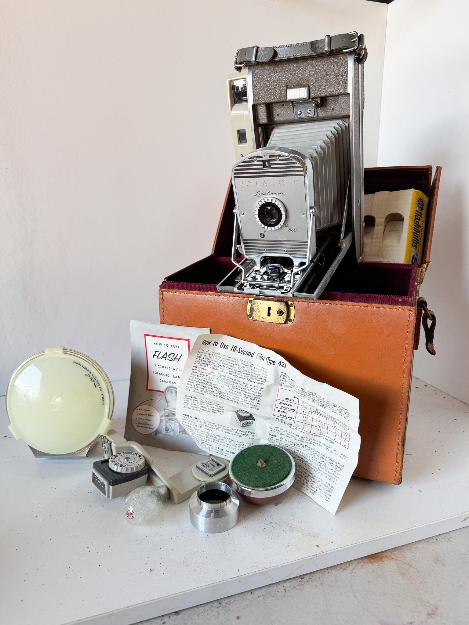 Polaroid Land Camera 800 With Flash and Case Israel