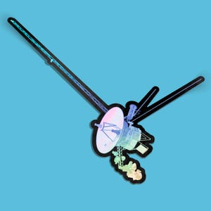 Primero en el espacio interestelar: pegatina holográfica de la Voyager