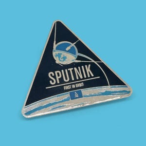 Emaliowana przypinka Sputnik z serii Historycznych Statków Kosmicznych