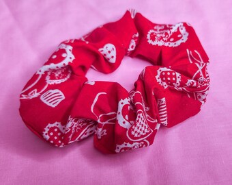 Red heart balloon lovecore valentine scrunchie, vintage fabric