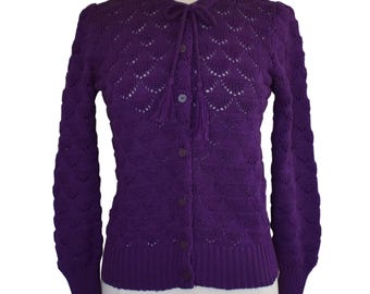 ヴィンテージ 70年代 ピエール・カルダン カーディガン セーター、1970年代 ポインテールニット ボタンフロント パープルセーター、ダークアカデミアスタイル、Mサイズ
