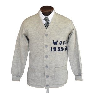 Suéter vintage TCU Wogs de los años 50 con botones y letras, cárdigan de lana gris jaspeado de los años 50, tallas S a M