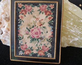 Vintage 40s Petit Point Powder Compact - Pink Roses Medallion Needlepoint