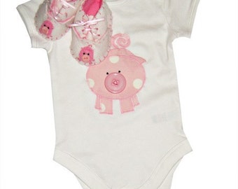 Pig Bodysuit and Baby Shoe Gift Set, Baby Girl Gift, Gift for Baby, Pig Lover, Pig Baby Shirt, Baby Girl Clothing