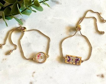 Custom Initial Bracelet Gift for Bridesmaids Gold Resin Pressed Flower Charm Gift for Daughter Personalized Monogram Jewelry for Girlfriend