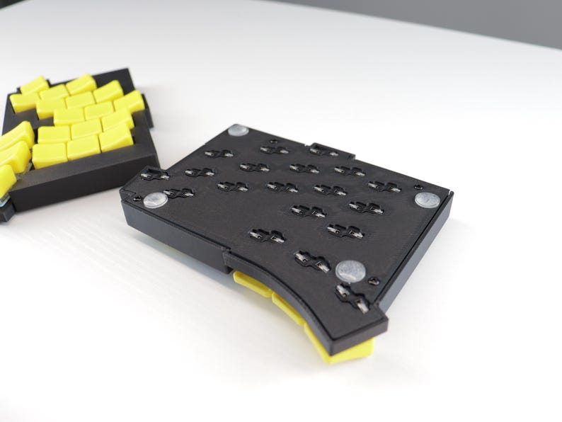 KeyboardHoarders Totem Split Keyboard - Thumbnail 5