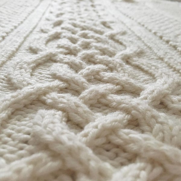 Celtic Blanket ⨯ KNITTING PATTERN ⨯ Baby blanket, Afghan, Throw ⨯ Celtic cables, Braided ⨯ Home Decor