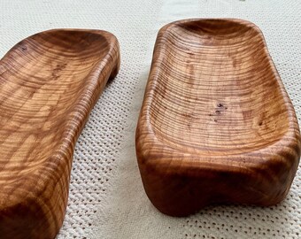 Bandeja de arce rizado tallada a mano (7”)