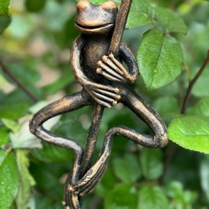 Garden sculpture toad, Gardening accessories, Frog gift, Toad sculpture, Home and garden ornaments, Metal Frog, Frog doll,Frog figurine gift
