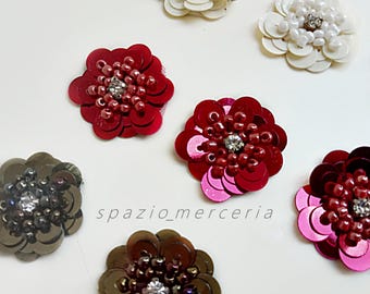 Lot of nine 20mm glossy plastic floral appliques