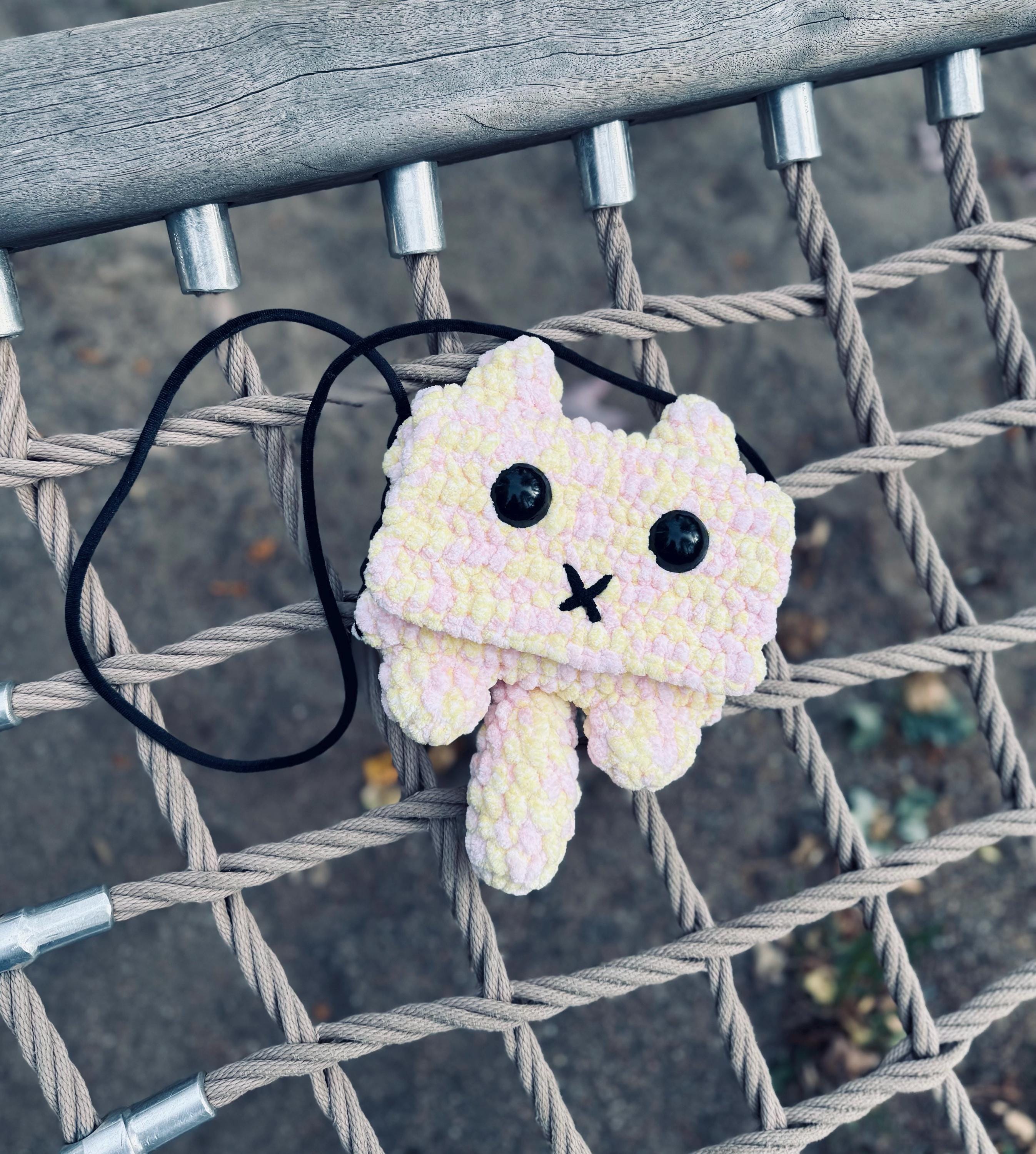 25 Crochet Shoulder Bags with Crossbody, Granny Square, and Plushie Styles 5 Kitty Cat Crossbody Bag Pattern