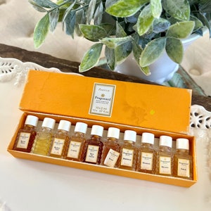 Vintage Sampler Pack of 10 Fragonard Pafumeur Grasse Paris Eze, .07 fl oz  TYCAALAK