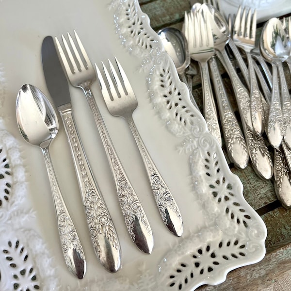 National Silver Co. Silver Plate 22 Piece Flatware set Rose and Leaf Pattern Service for 5 Roses Wedding Floral Pattern Silverware TYCAALAK