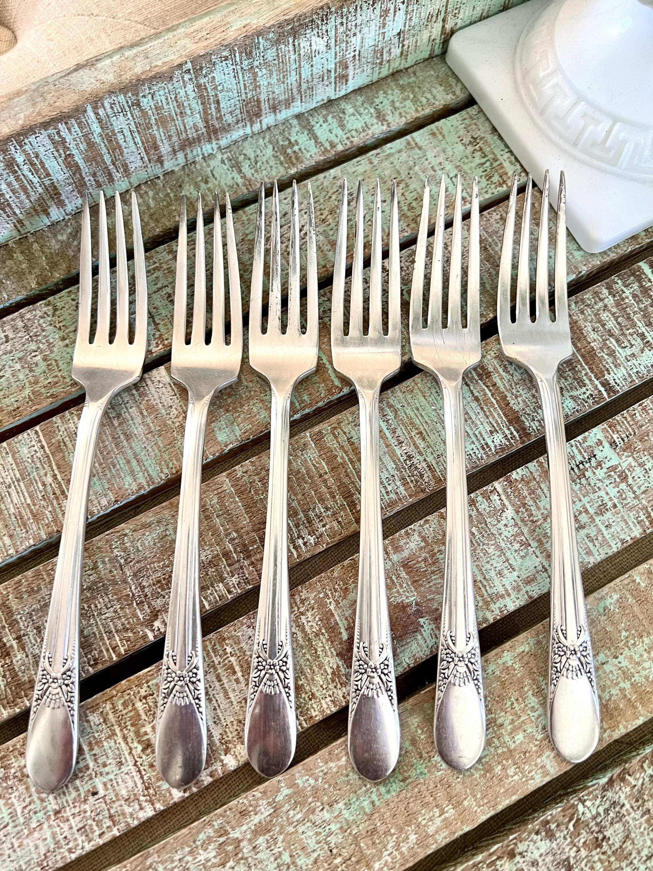 WM Rogers Bros Silver Plate Silverplated 33 Piece Flatware Set