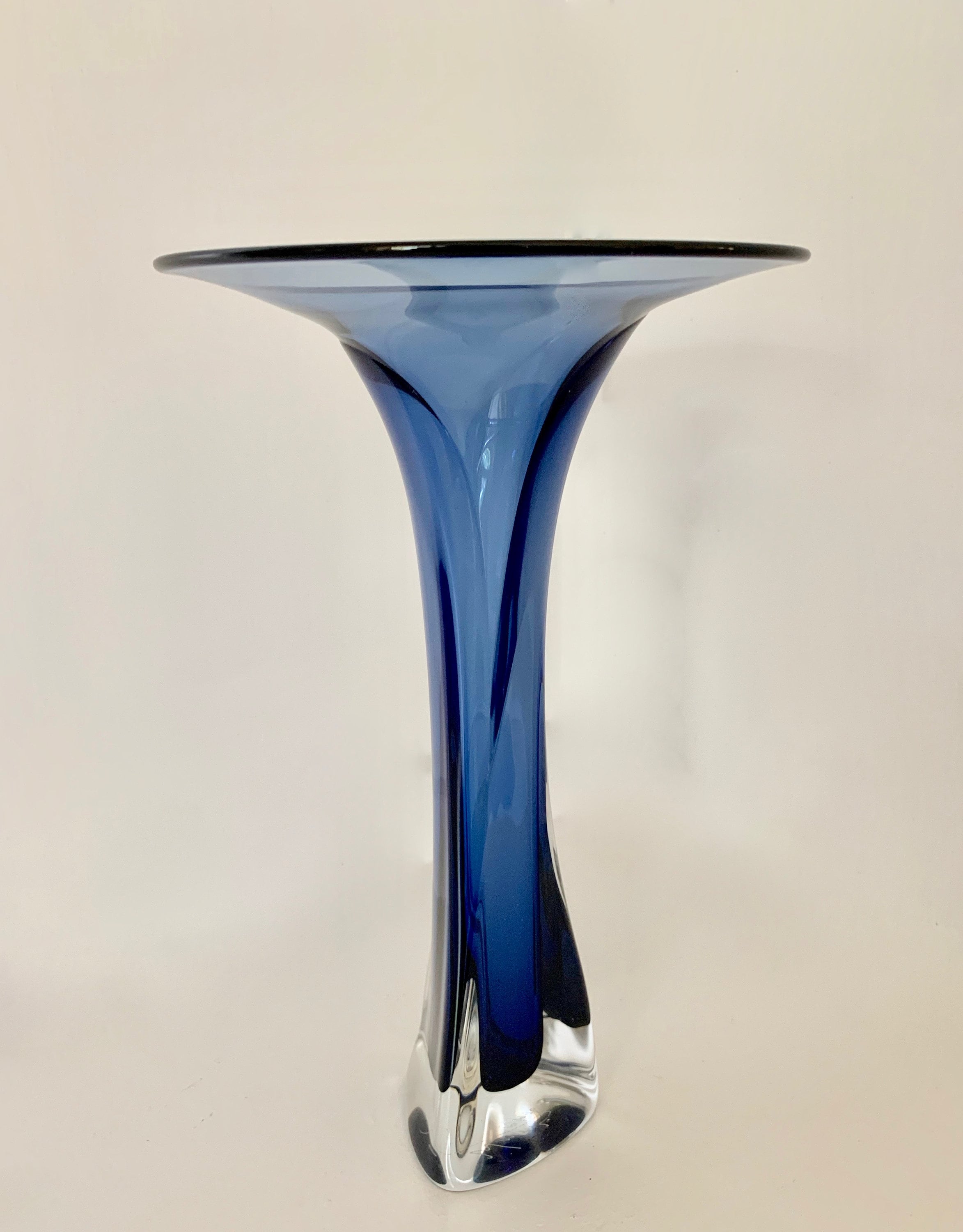 Collectibles Jonathan Winfisky 1989 Studio Art Glass Trumpet Vase Tulip