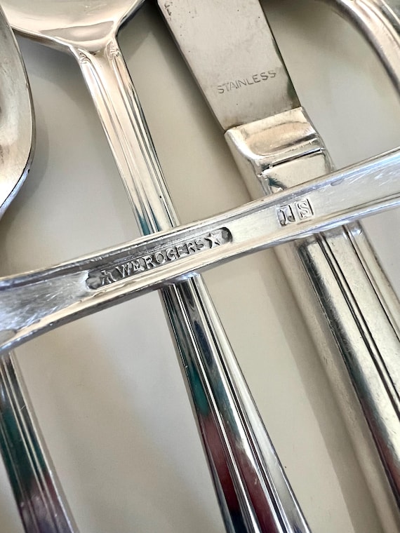 WM Rogers Bros Silver Plate Silverplated 33 Piece Flatware Set